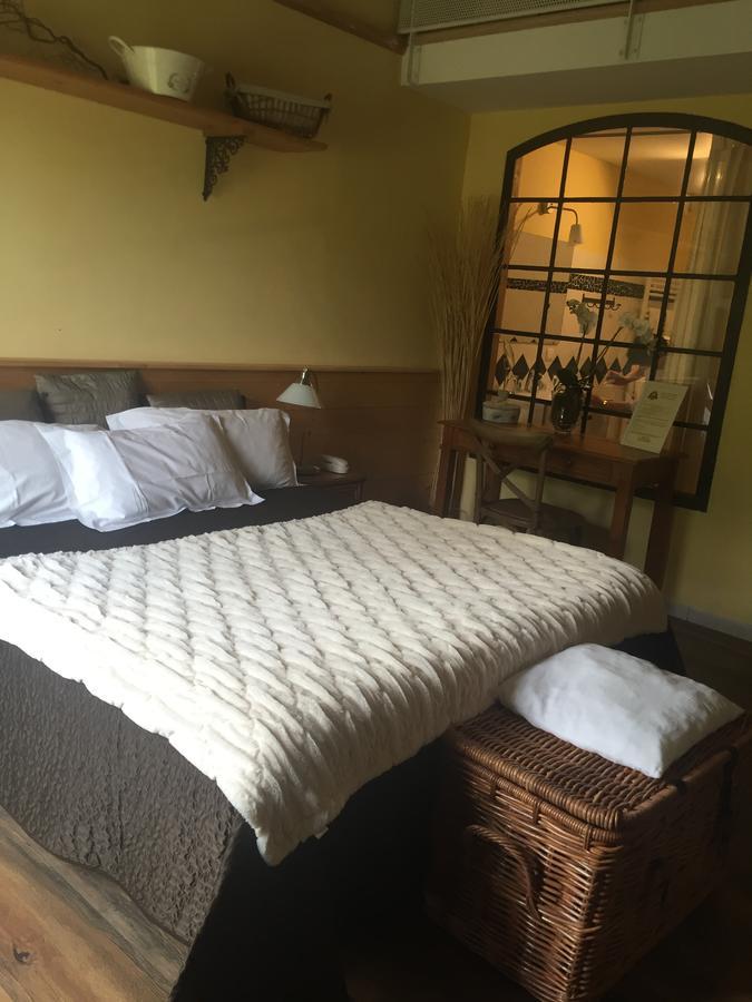 Logis Hotel La Grange Du Relais Colombey-les-deux-Églises Exteriör bild